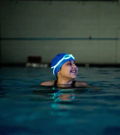 FINIS Kids' FlowGlow Glow-in-the-Dark Goggle -Daily Swim Wear 8641241907368 blueglow 3a