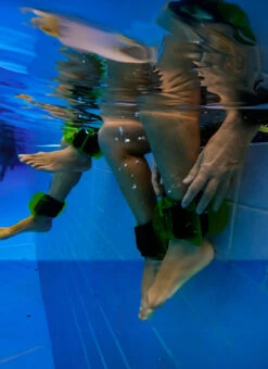 Hydrorevolution Aqualogix LOW Resistance Fin/Cuff -Daily Swim Wear 8650618962088 green 3a