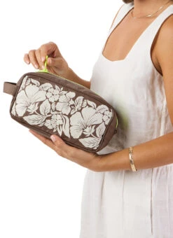 ALOHA Heipua Dopp Kit -Daily Swim Wear 8930200715432 sandstonecoconut 2a